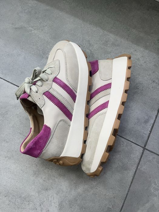 Sneakersy beż z dodatkiem fuksji 37