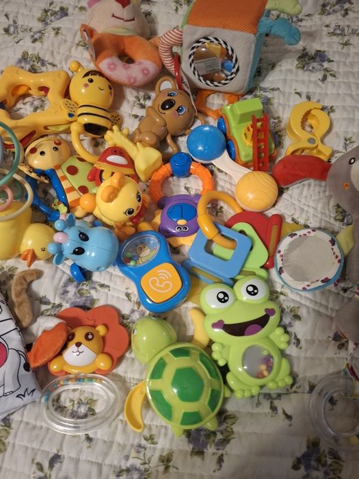 Іграшки для найменших 0+ лотом