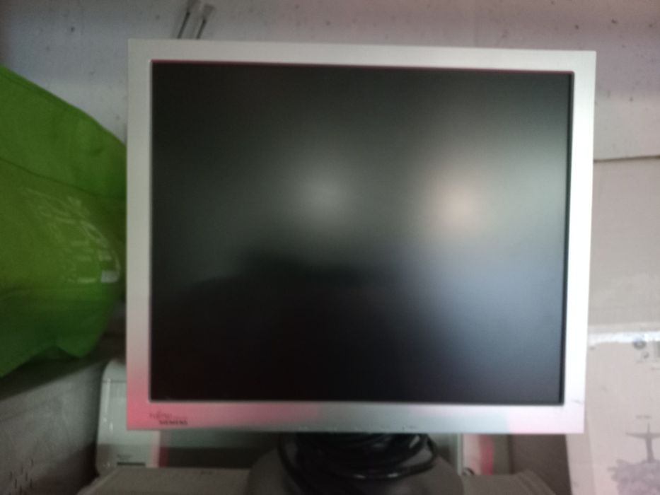 Monitor fujitsu 18
