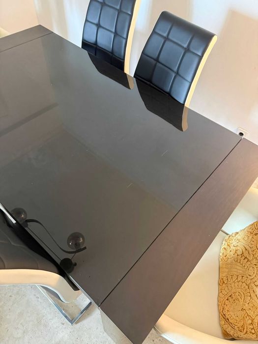 Mesa Madeira Preta c/ Tampo de Vidro Extensível + 4 Cadeiras