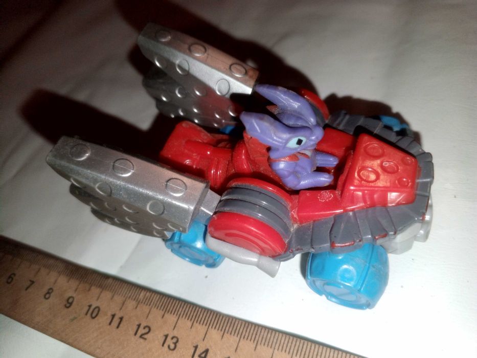 Машинка Огнегон з колекції Skylanders для Happy Meal