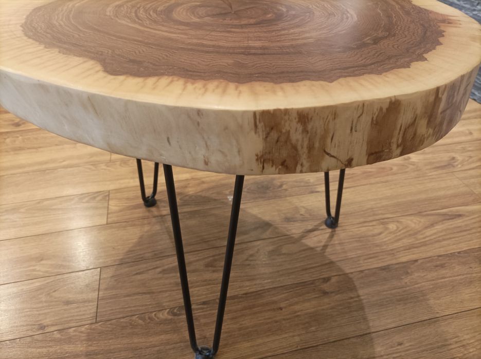 Stolik kawowy z żywicą epoksydową