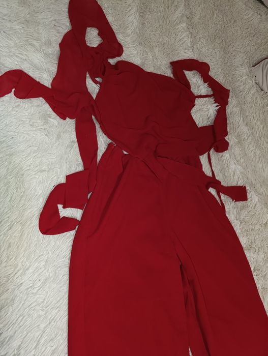 Святкова сукня жіноча червона