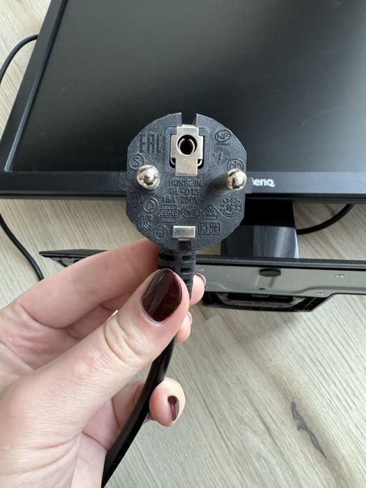 Monitor BENQ 16 cali