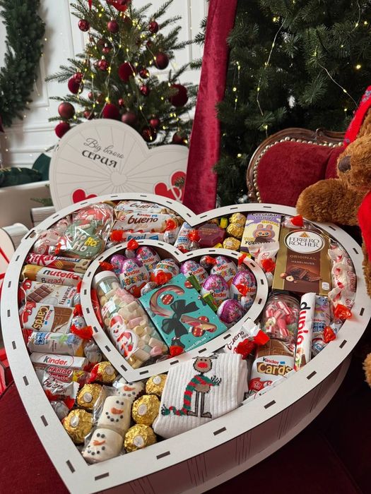 Подарункові набори бокси солодощі Кіндер Мега СЕРДЦЕ