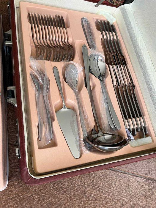 Великий набір столових приборів