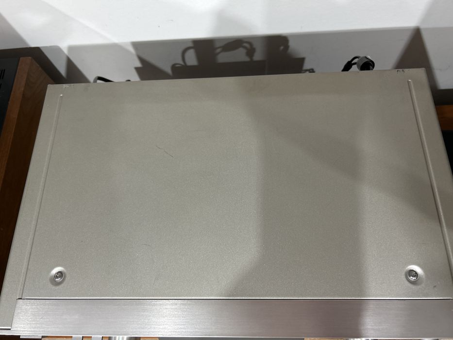 Dois Leitores de CD Sony CDP-XB930 QS (preço por unidade).