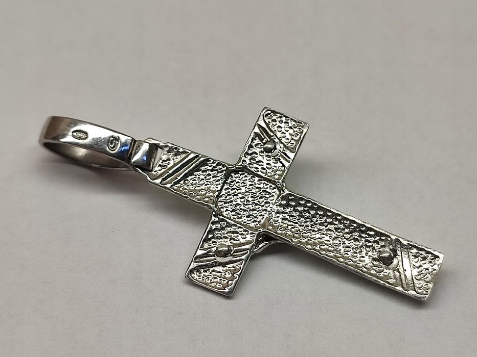 Zawieszka srebrna krzyż pr. 925 waga 3,08g używana