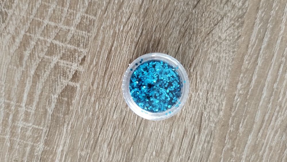 Ozdoby do makijażu, włosów i paznokci