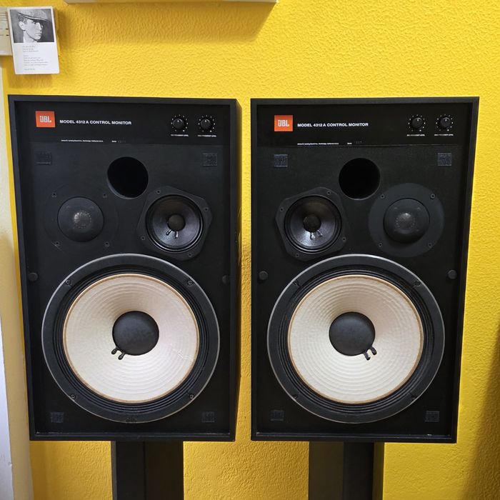 Colunas JBL 4312A