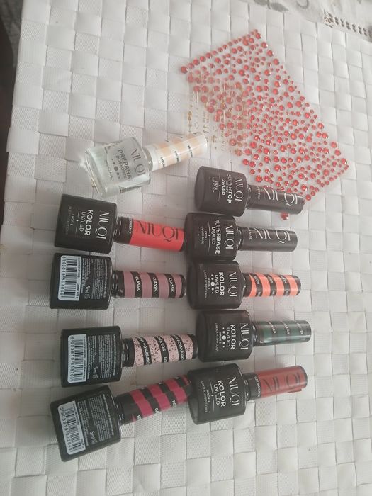 Zestaw nowych lakierów