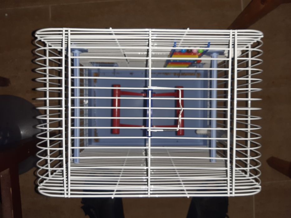 Продам клетка для птиц Природа ,,Белла''  37×25×37 см (крашенная) .