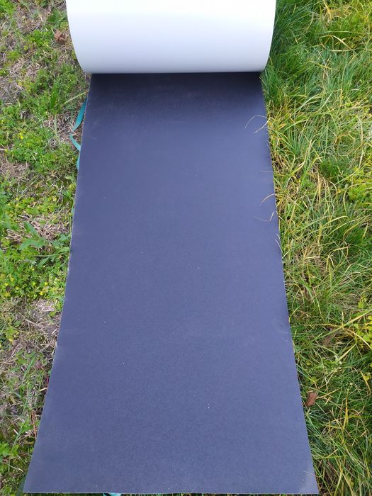 Метал Новий чорний порізаний.