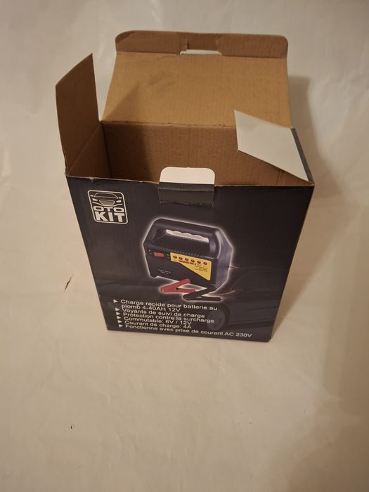 Carregador de bateria novo