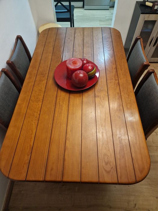 Conjunto de estante, mesa e aparador