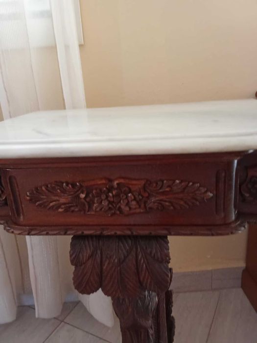 movel de entrada em madeira castanho