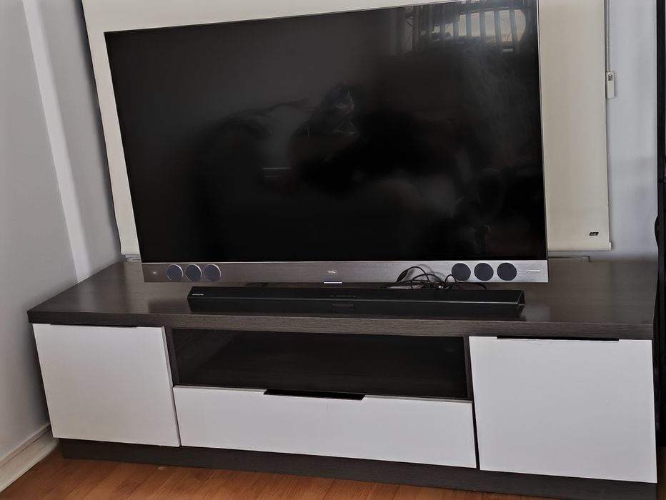 Móvel de TV em cinzento mesclado e branco lacado — 120€