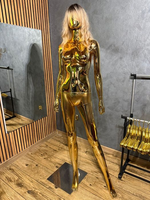 Manekin damski złoty