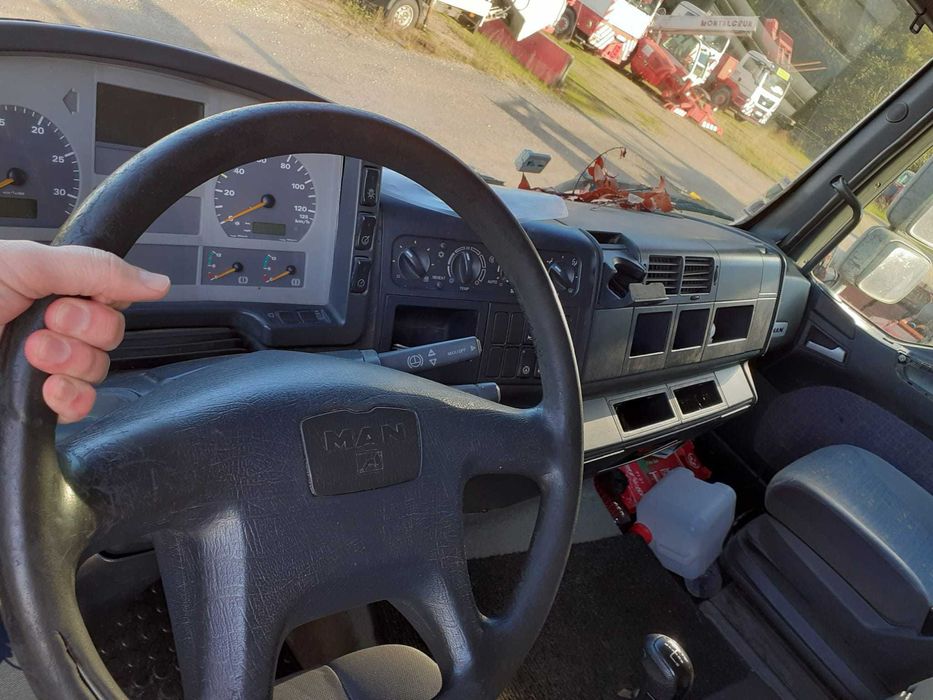 Trator de Camião 4x2 MAN 18.463 FLT36  (84-41-UT) – avaria de motor