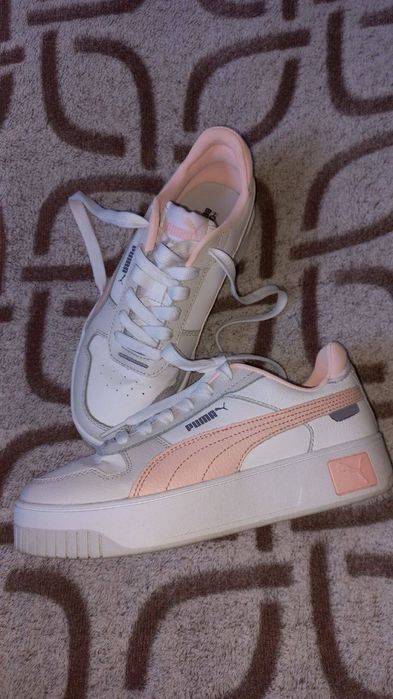 Жіночі кеди Puma Carina Street