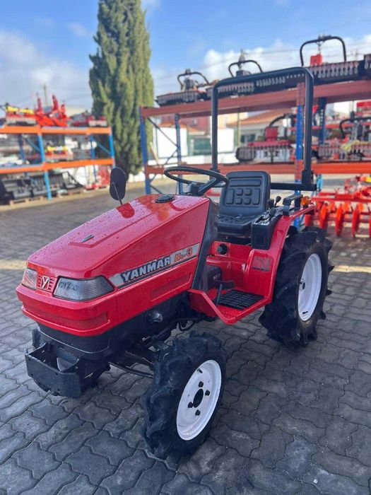 Yanmar KE3 com aro de proteção