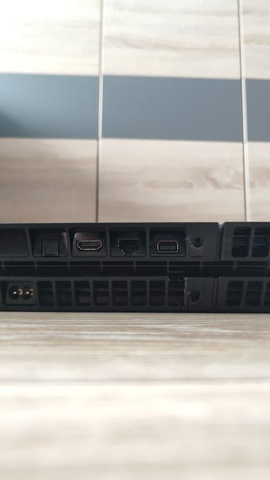 Konsola PlayStation 4