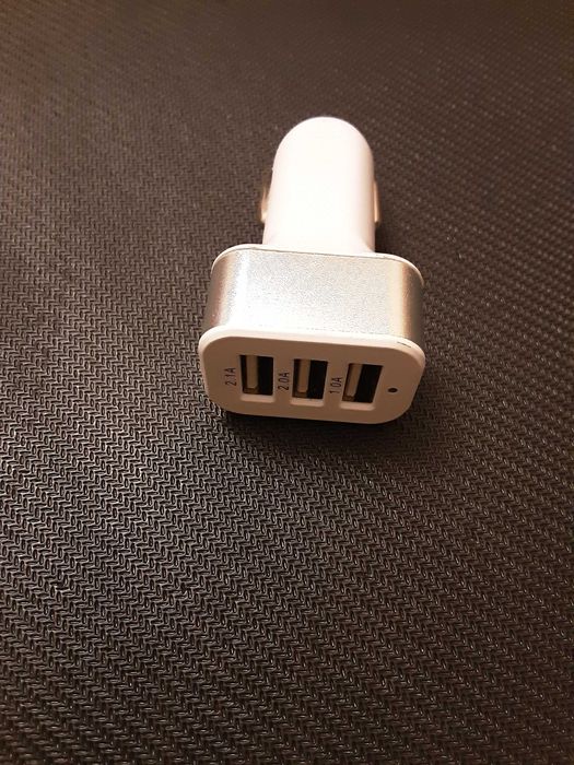 Автомобильний USB адаптер-зарядное устройство на 3 кабеля