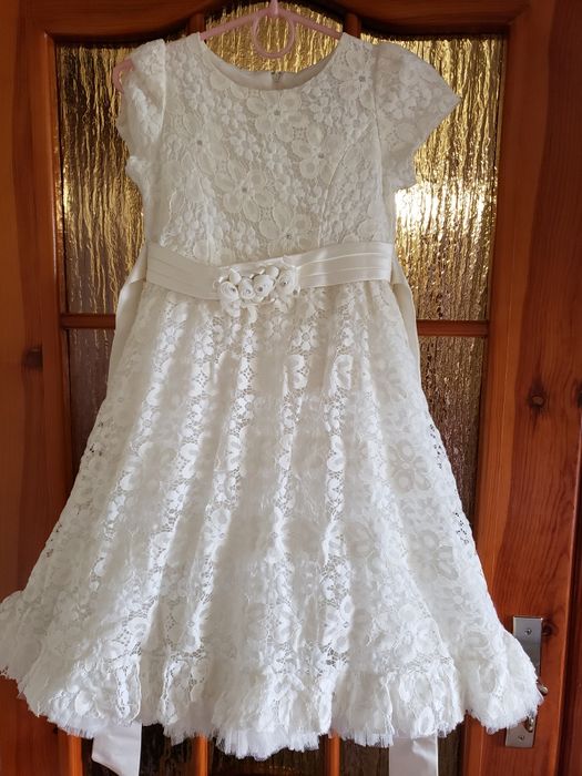 Продам святкову сукню для дівчинки віком 6-8 років