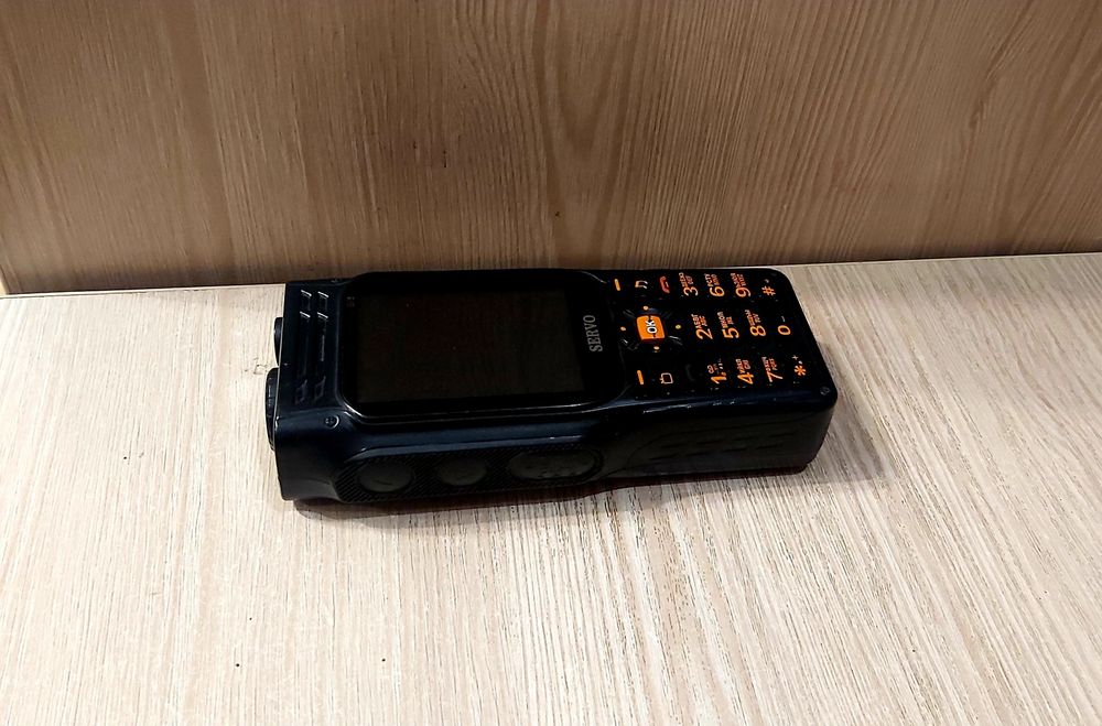 Телефон SERVO F3 4000 мАч 4 сим карты черный с большим дисплеем и каме