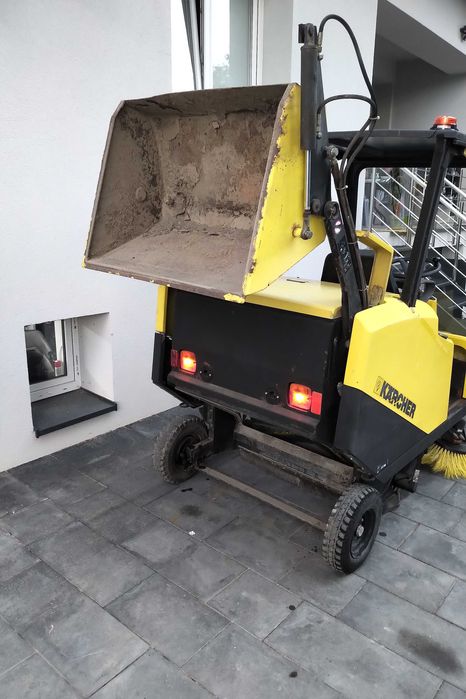 Zamiatarka Karcher KMR1550 diesel z kabiną