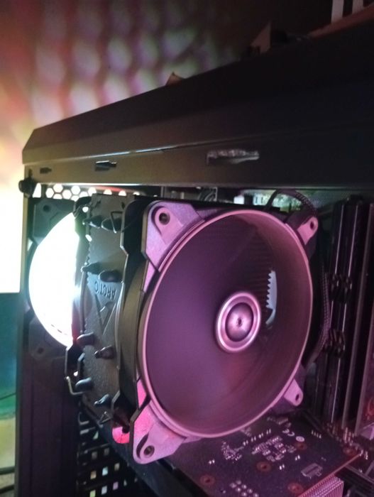 PC gaming potente com processador Ryzen 7 5700X