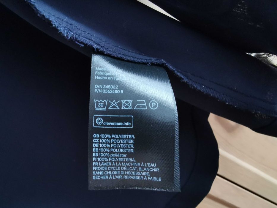 Bluzka H&M z pierzastymi rękawami