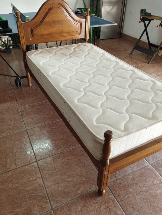 Cama solteiro e colchão