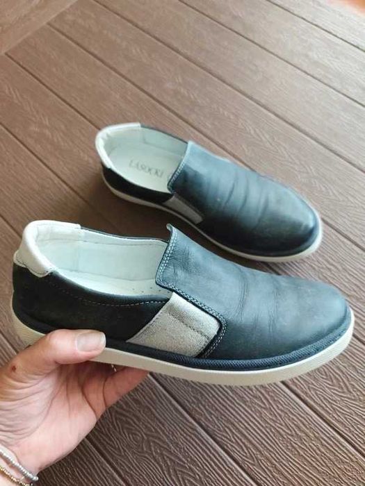 Buty damskie granatowe skórzane półbuty wsuwane Lasocki