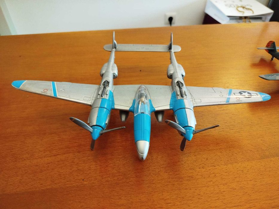 Lote de 5 miniaturas de Aviões Militares