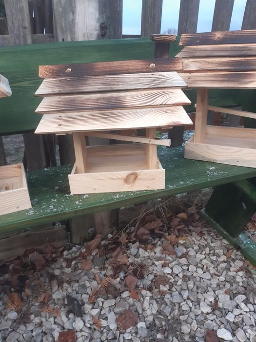 Lampion, karmnik do ogrodu