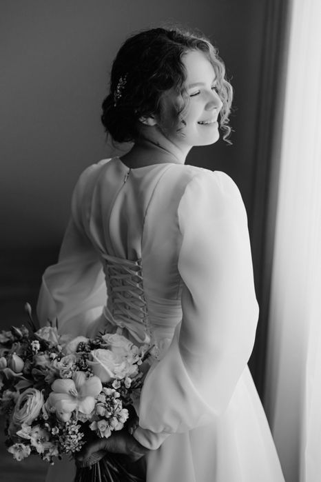 Продам весільну сукню