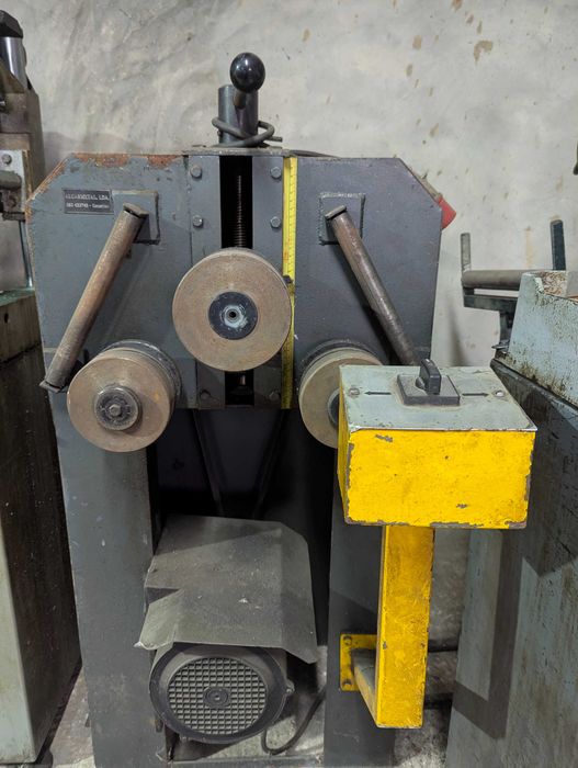 Vendo máquinas de serralharia e alumínios