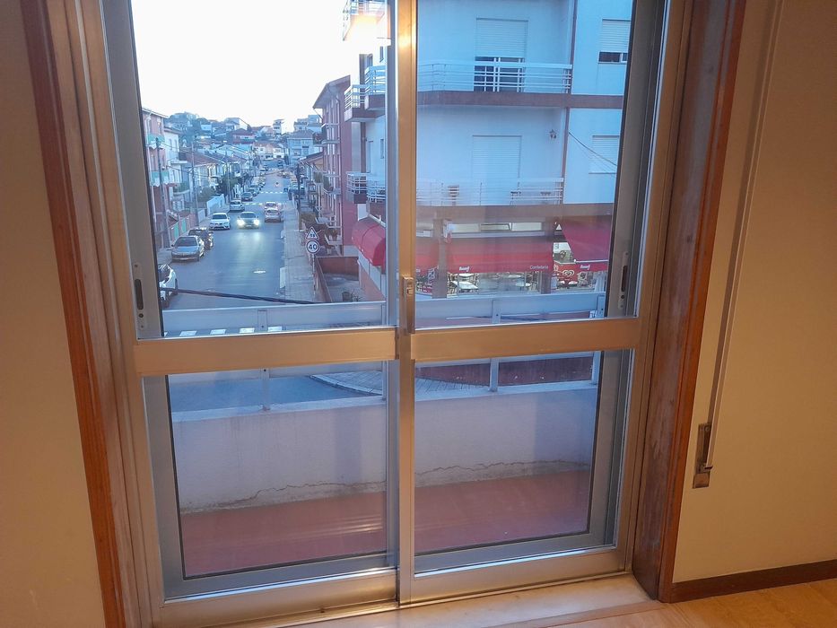 Quarto no centro de Rio Tinto junto ao Metro e estação de comboios