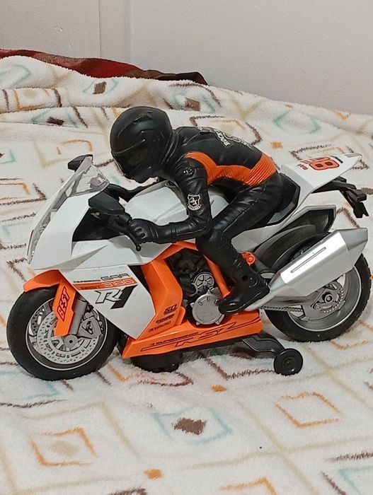 Moto de Brincar com motard a funcionar muito bem