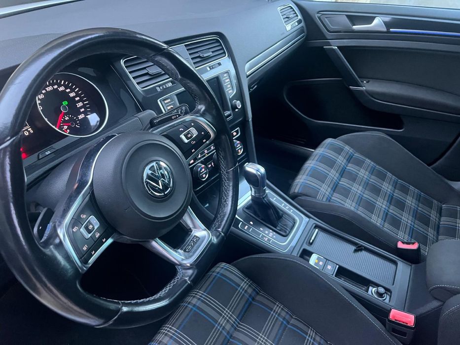 Volkswagen Golf GTE Híbrido Plugin