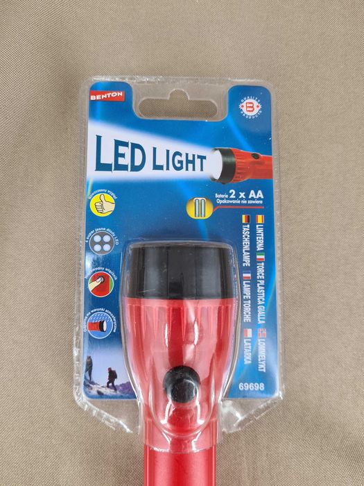 Latarka LED Benton 4 LED na 2 baterie AA NOWA