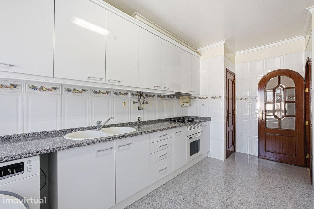 Apartamento T1 com Parqueamento e Arrecadação | Ramada, Odivelas