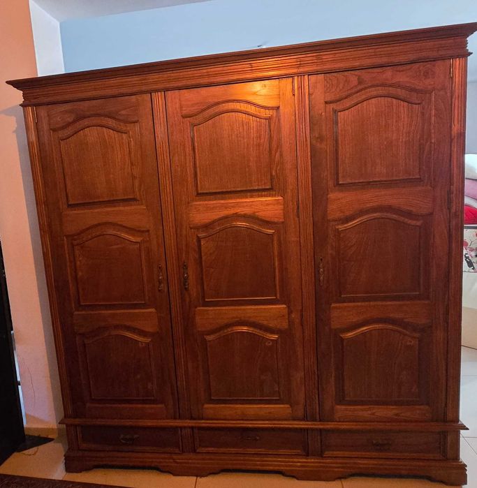 Mobiliário de quarto em madeira
