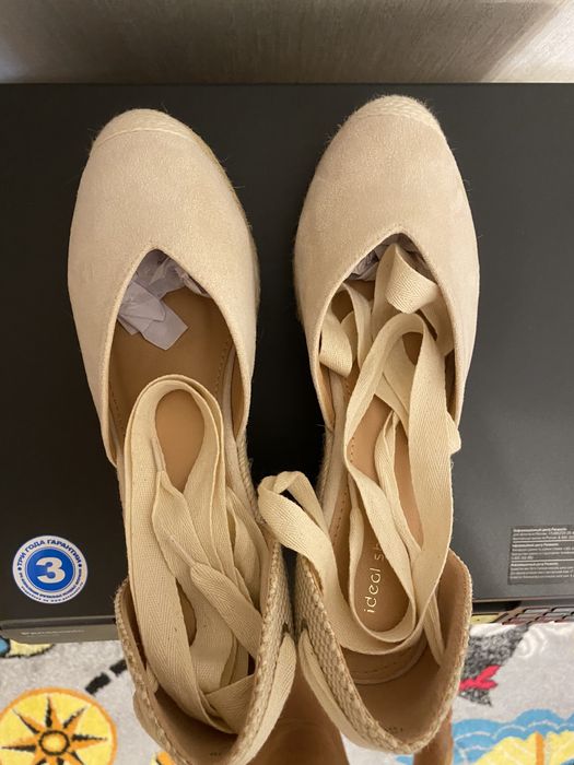 Босоножки—эспадрильи новые 38 р—р на плетеной платформе Deezee