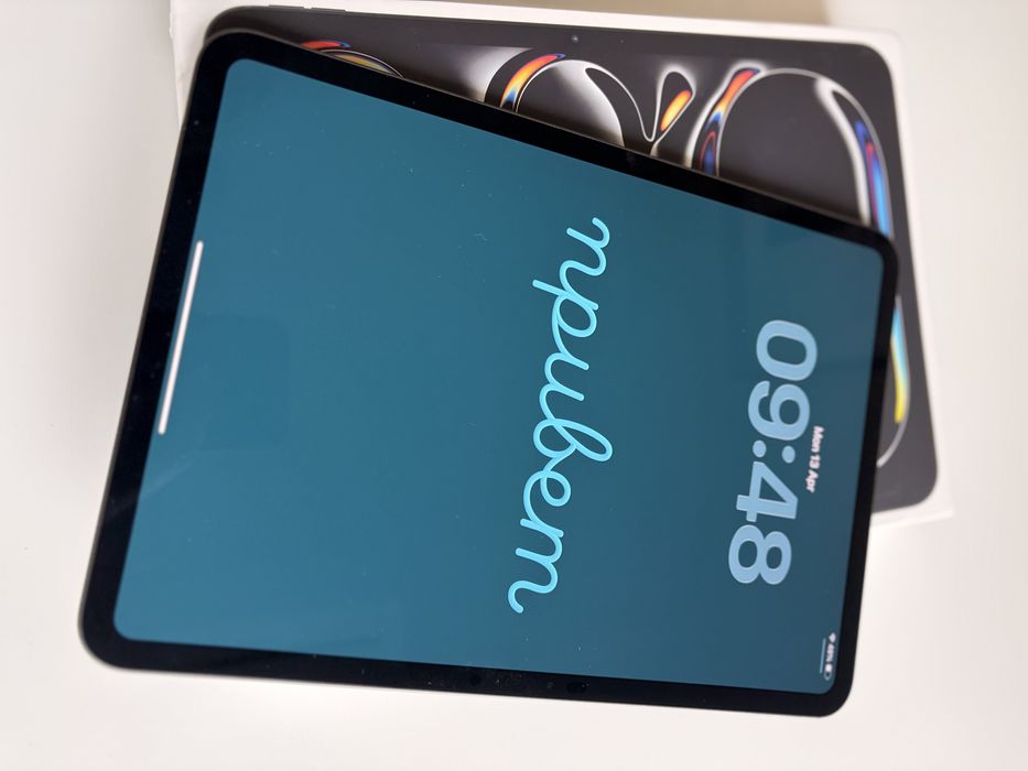 iPad Pro M4 11" (256GB) + Magic Keyboard – Excelente Estado