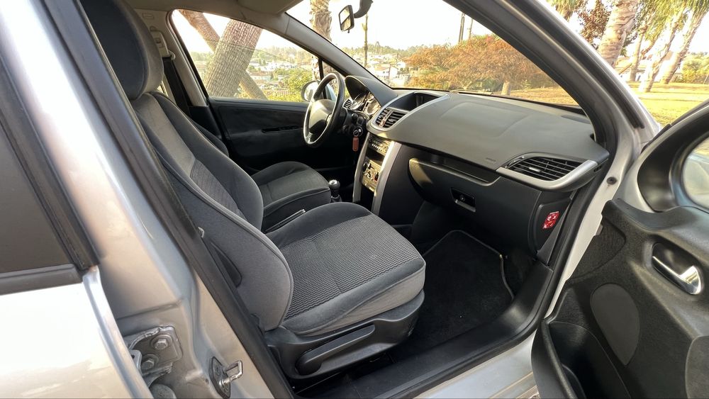 Peugeot 207 imaculado trato financiamento