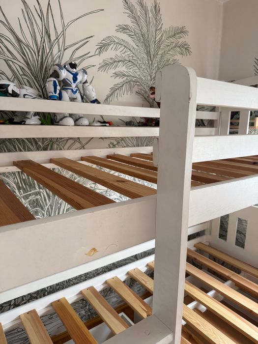 Potrójne łóżko piętrowe