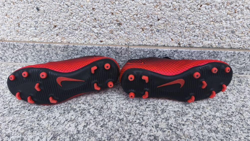 Chuteiras Nike vermelhas