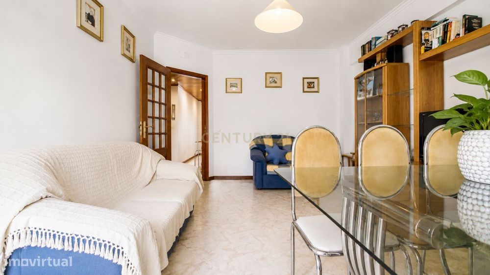 Apartamento T2 em Setúbal | Varanda, Elevador e Arrecadação